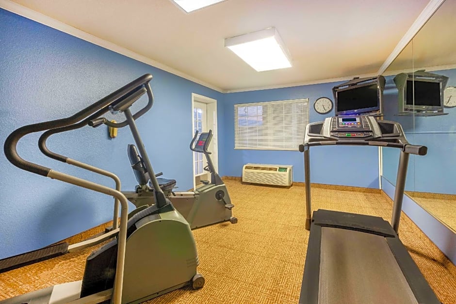 Days Inn by Wyndham Austintown