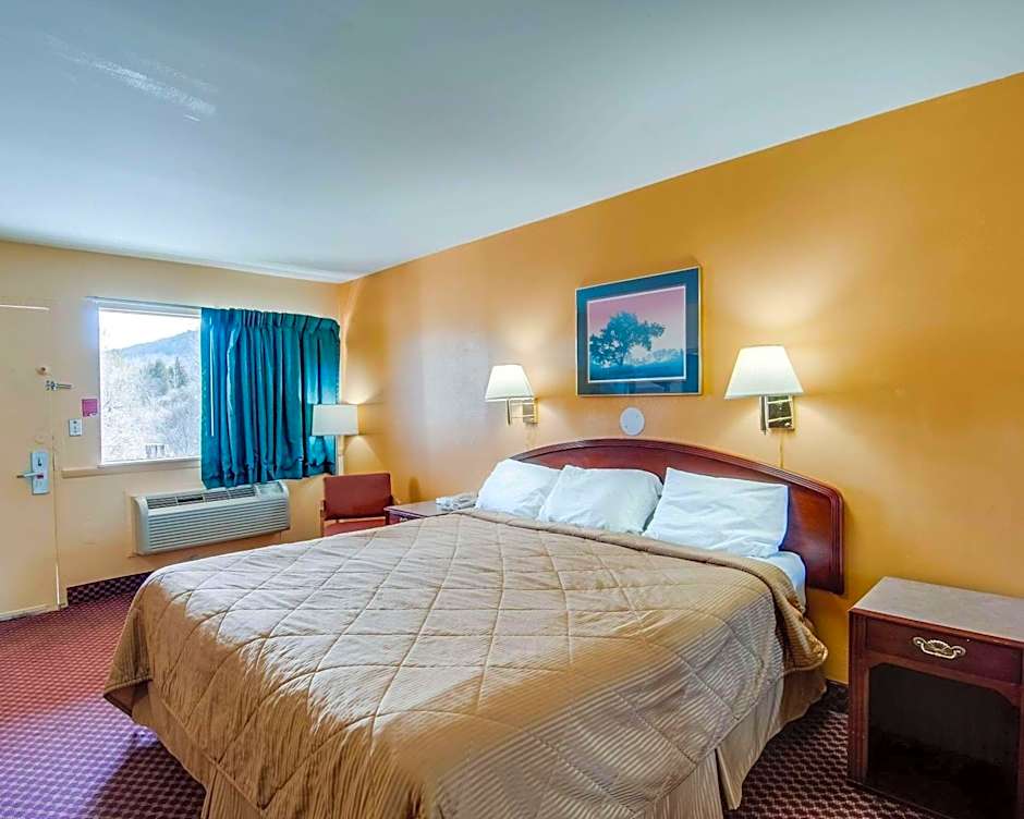 Econo Lodge Near Bluefield College