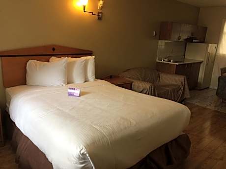 Queen Room - Smoking