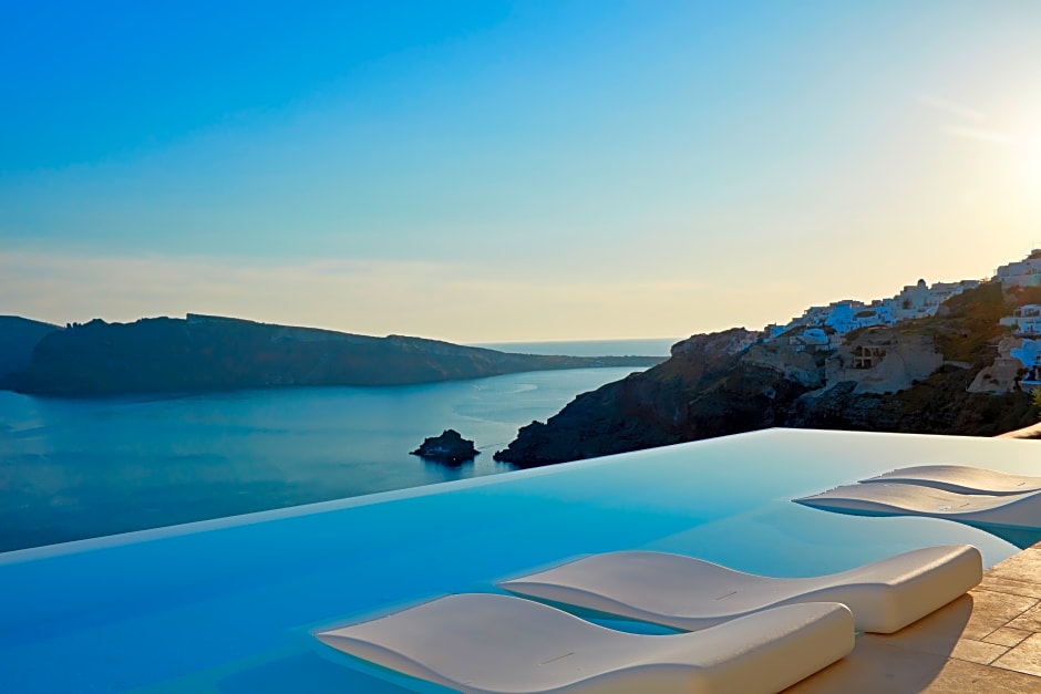 Canaves Oia Suites