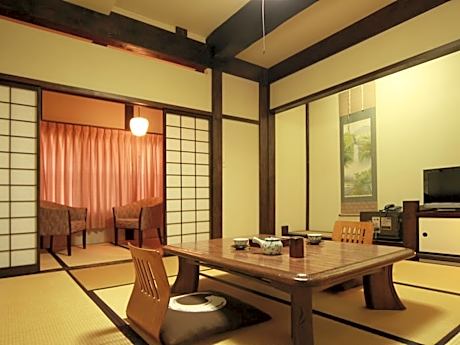 Japanese style Triple with Shared Bathroom