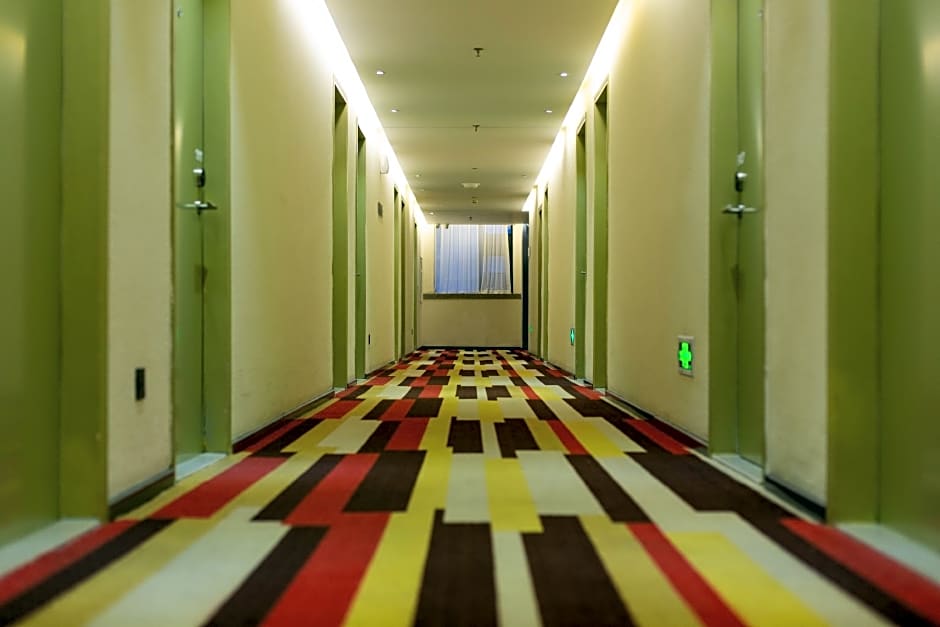 ibis Luoyang Train Station