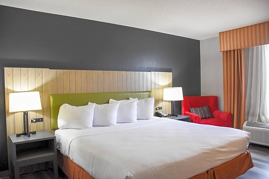 Country Inn & Suites by Radisson, Bloomington-Normal West, IL