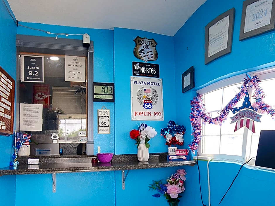 Plaza Motel
