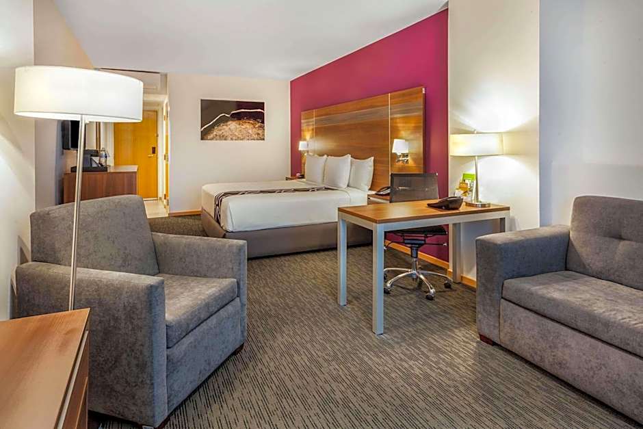 La Quinta Inn & Suites by Wyndham Puebla Ciudad Modelo