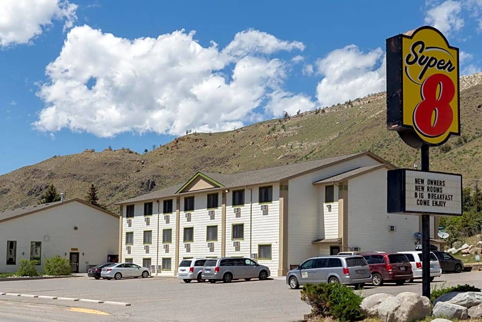 Super 8 by Wyndham Gardiner/Yellowstone Park Area