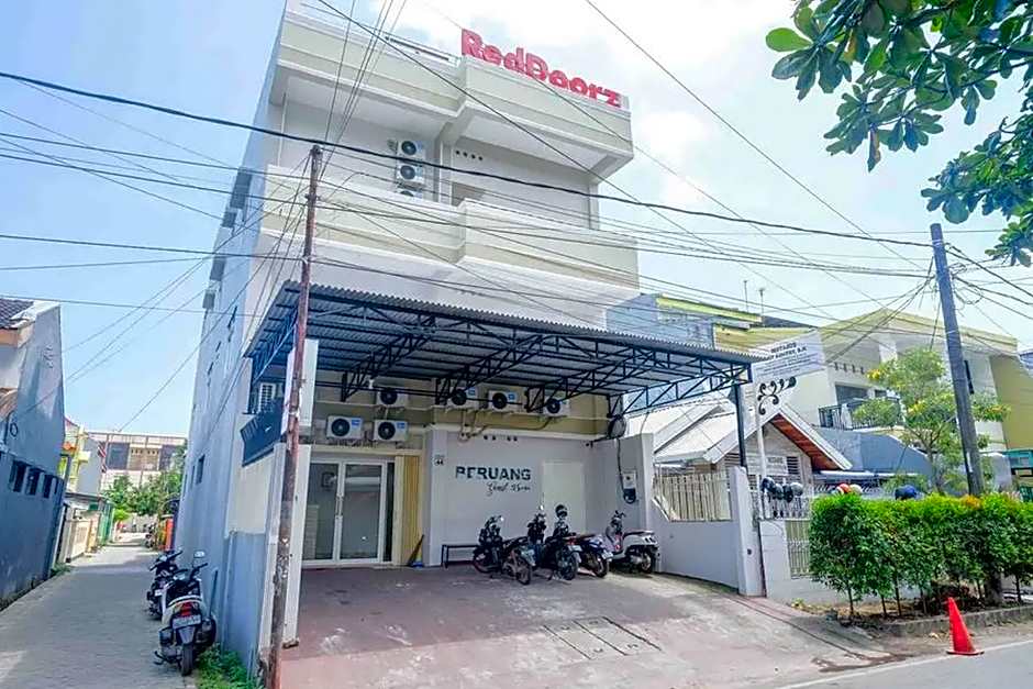 RedDoorz near Mall Ratu Indah 3