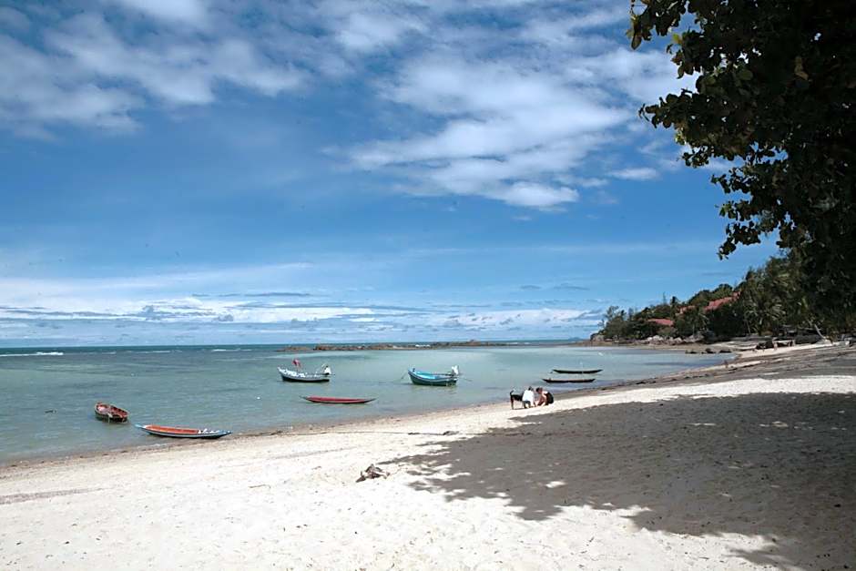 Jungle Hut Bungalows & Hotel
