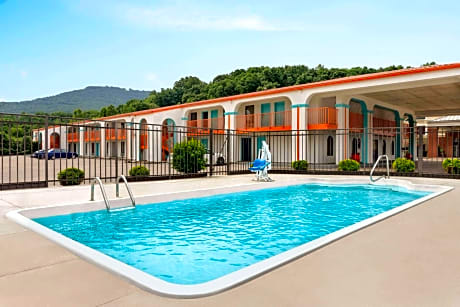 Howard Johnson by Wyndham Chattanooga Lookout Mountain