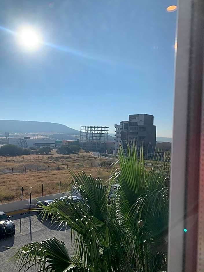 Extended Suites Queretaro Juriquilla