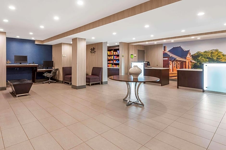 La Quinta Inn & Suites by Wyndham Aberdeen-APG