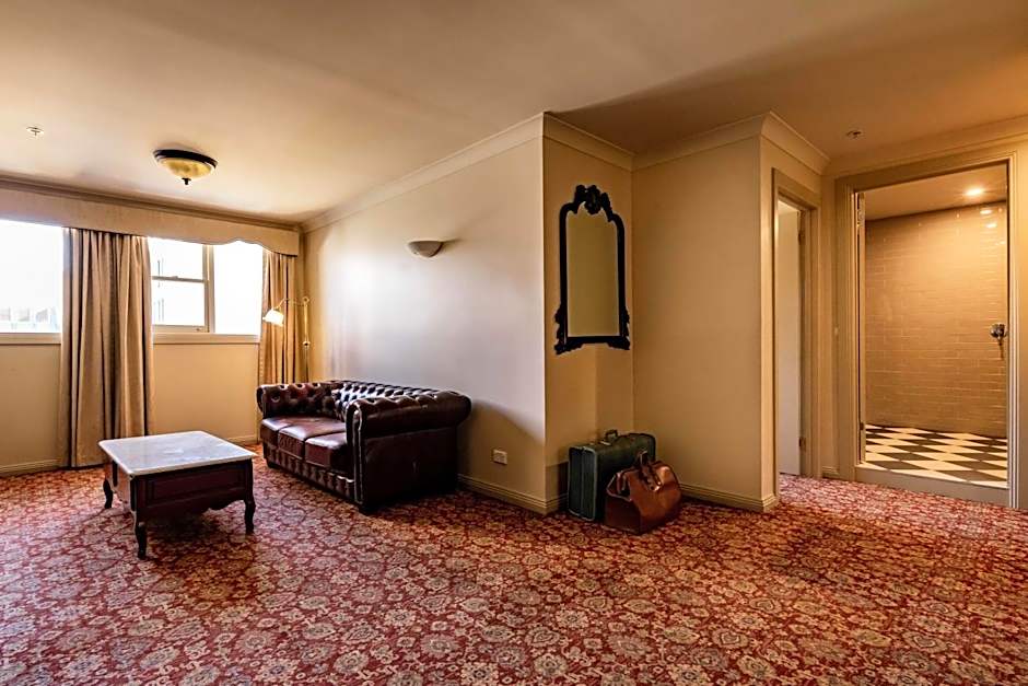 Hadley's Orient Hotel