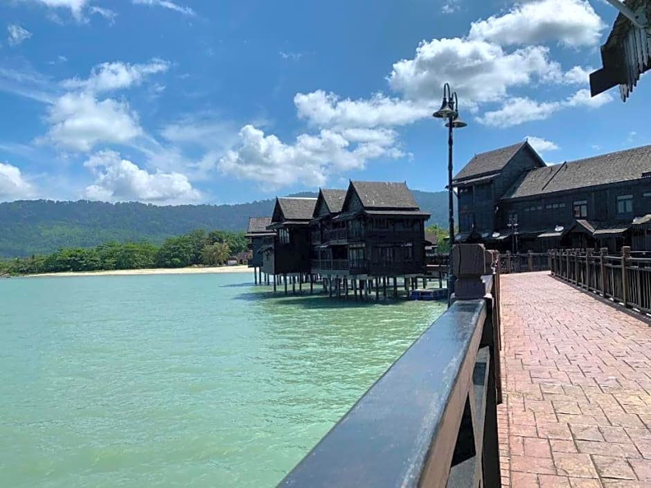 THE LAGOON WATER CHALET