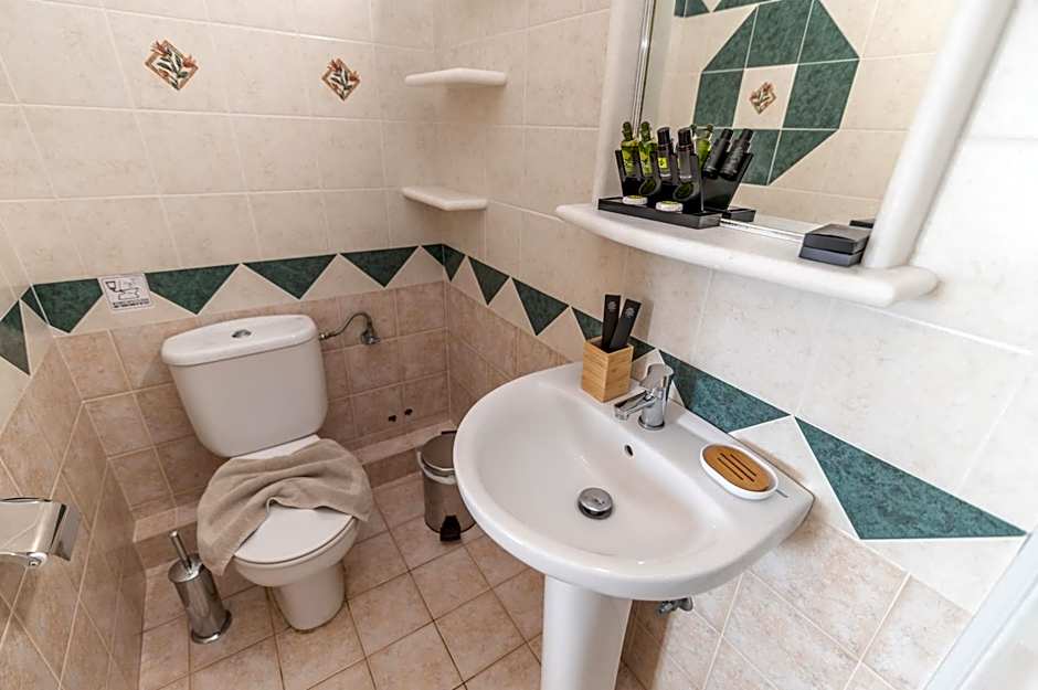 Nikos Apartments and Studios