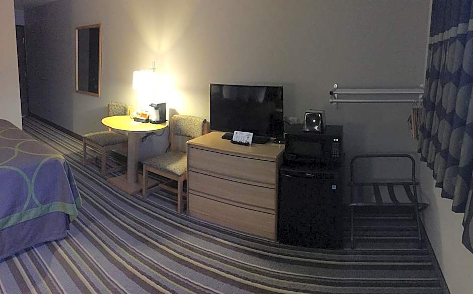 Super 8 by Wyndham Dillon