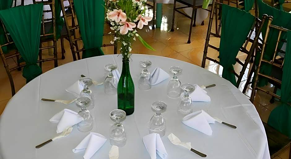 Island Tropic Hotel and Restaurant