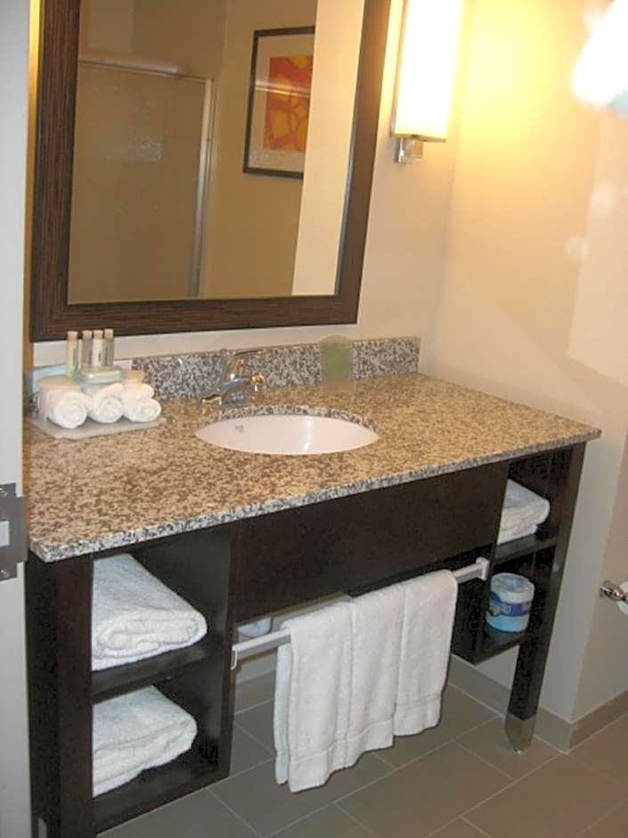 Holiday Inn Express Northwest Maize By IHG