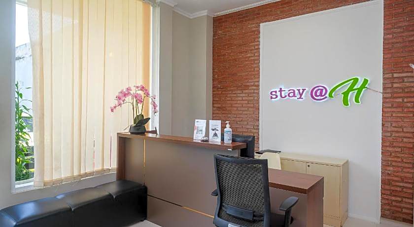 Urbanview Stay H jakal by RedDoorz – Sleman, MN