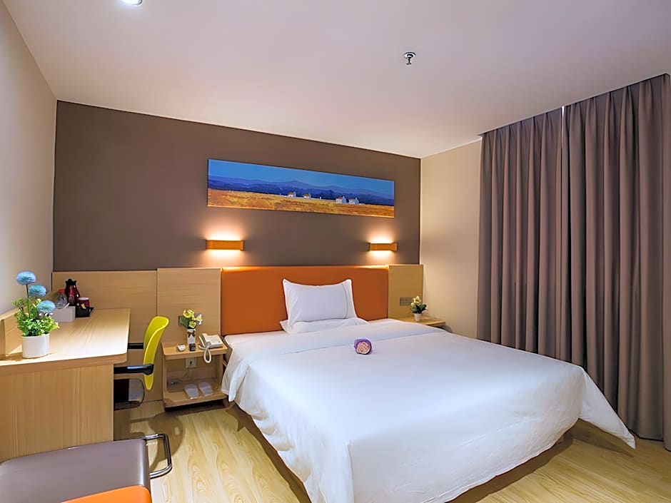 7 Days Inn Zhongshan Ancient Town Light Railway Station Lighting Market