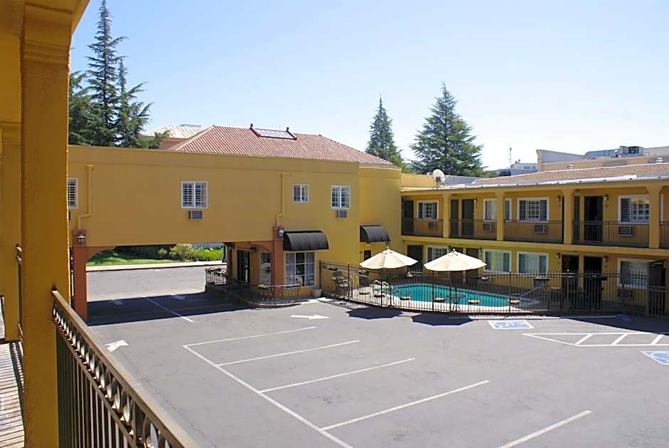 Napa Valley Hotel & Suites