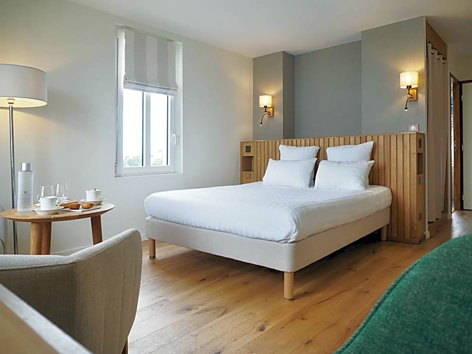 Photo 1 of 5 of Executive Suite, Sea View