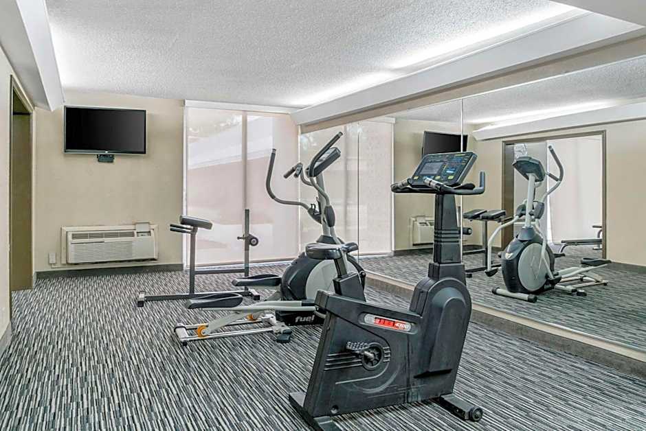 Quality Inn & Suites Banquet Center