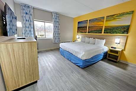 1 King Bed Non-Smoking