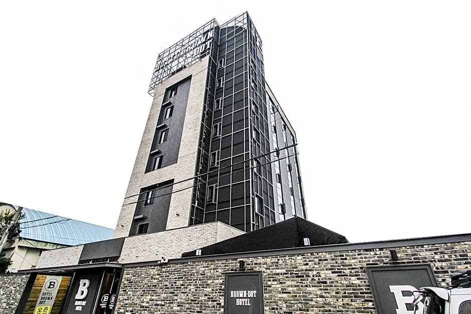 Brown Dot Hotel