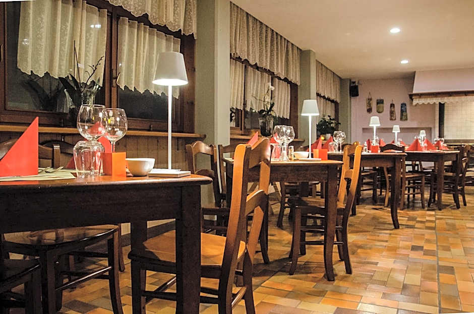 Al Fogolâr Rooms & Osteria with Saunaland