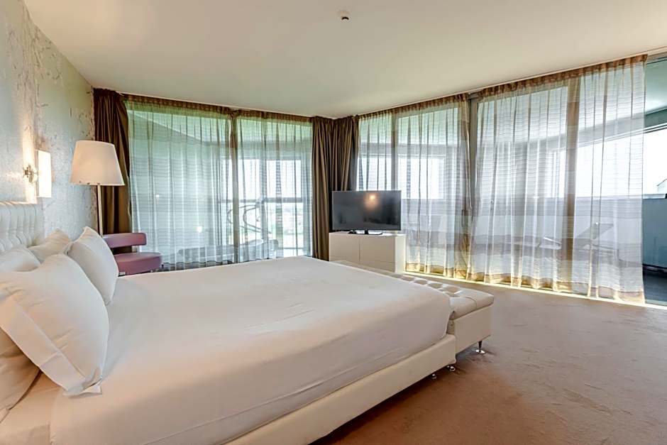 For You Hotel
