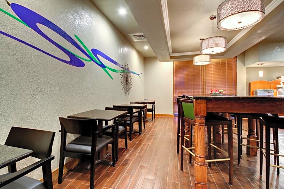 Holiday Inn Express Marshfield - Springfield Area, an IHG Hotel