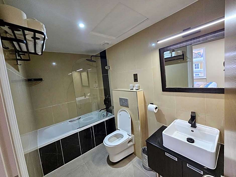 Cromwell International Hotel