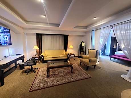 1 King Bed One Bedroom Presidential Suite Non-Smoking