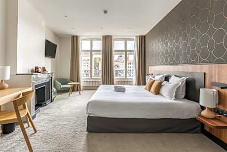 Le Phenix Hotel