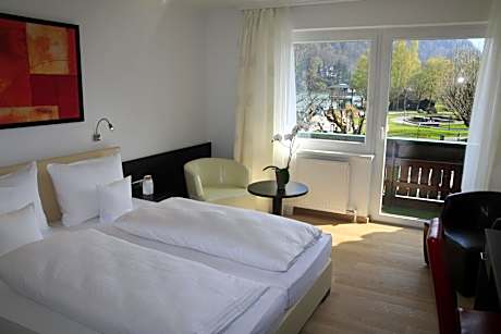 Deluxe Double Room with Balcony and Lake View