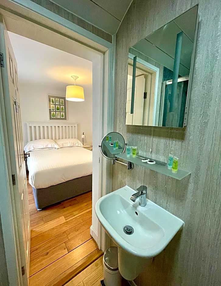 The Queen's Head Hotel