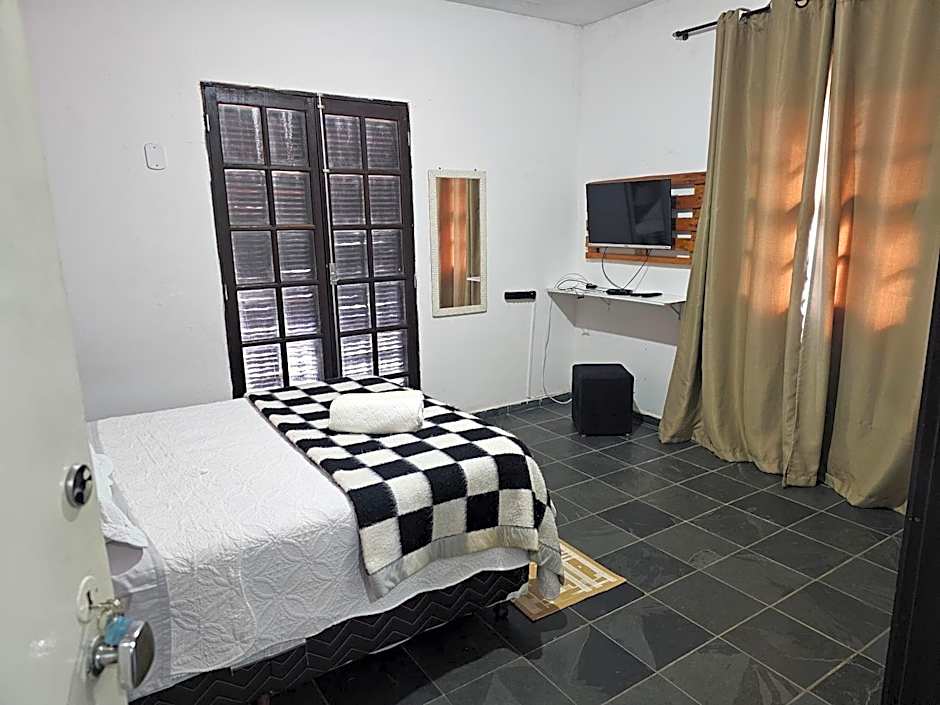 Hostel Yellow House MG