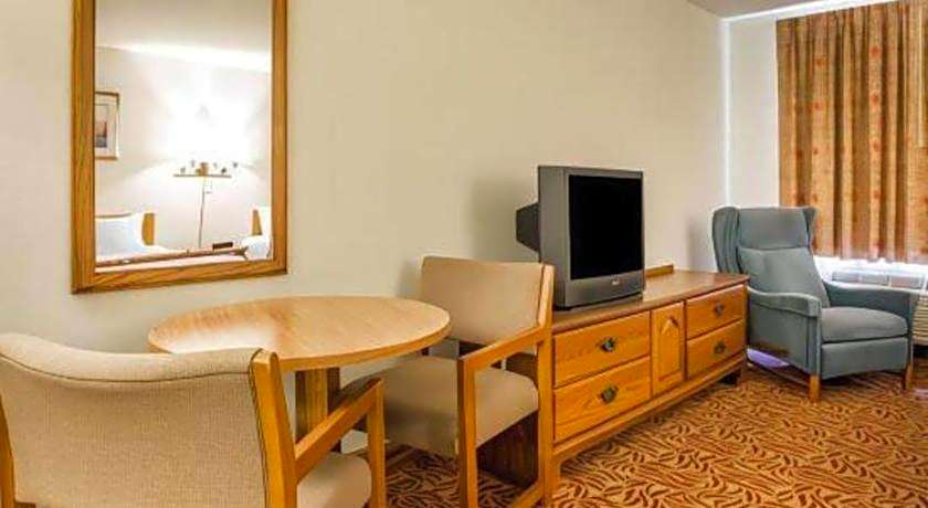 Econo Lodge Inn & Suites Stevens Point