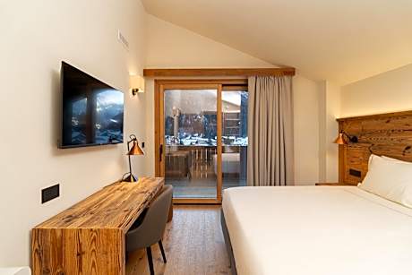 Two-Bedroom Apartment with Balcony and Terrace