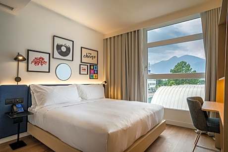 Queen Room with View