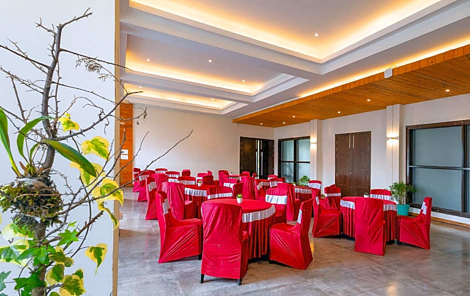 Yashshree Sanderling Mall Road