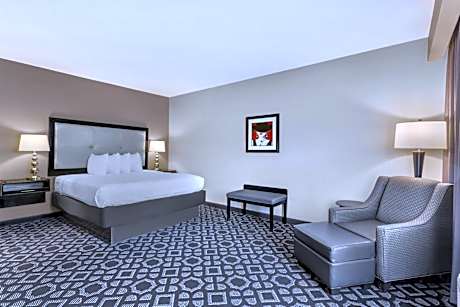 King Room with Roll-in Shower - Disability Access/Non-Smoking