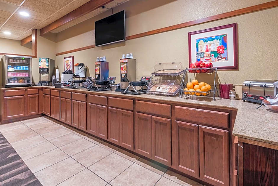 Ramada by Wyndham Fargo