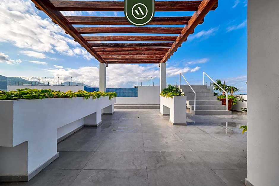 Great Design 1BR Condo - Rooftop pool