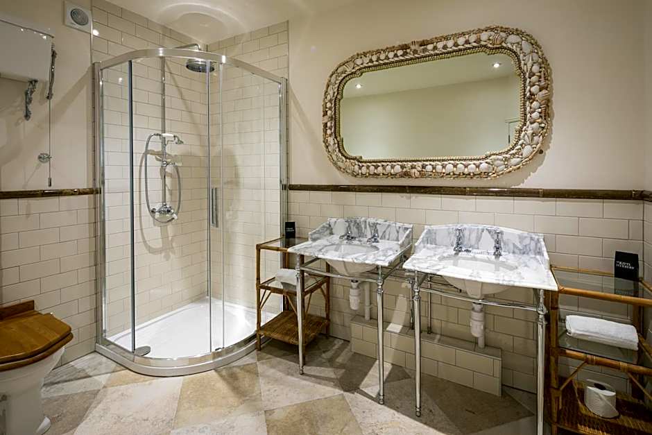 Tolcarne Beach Colonial Restaurant and Rooms