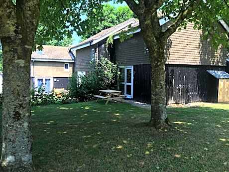 20 Strawberry Hill cosy cottage sleeps 5