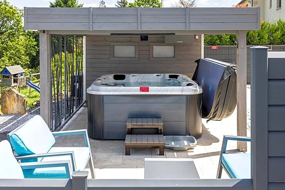 "Notre Bastide" Maison et table d'hôtes sur réservation, Piscine, Climatisation, Jacuzzi, Prise pour VE