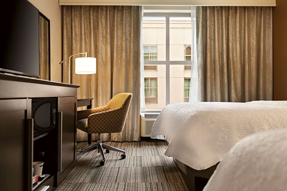 Hampton Inn By Hilton and Suites Roanoke-Downtown, VA