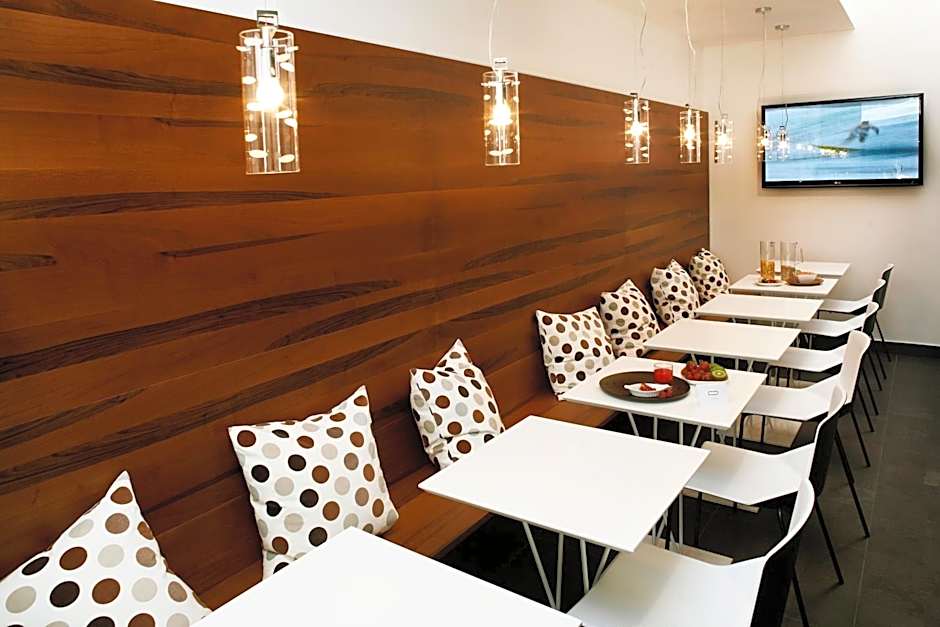 Q Hotel