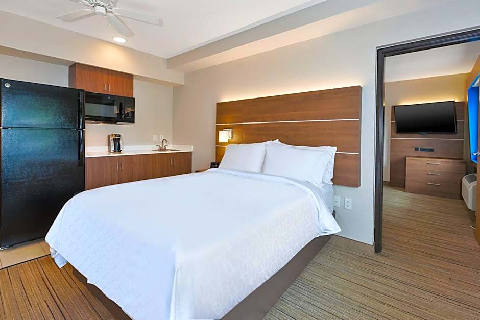 Holiday Inn Express & Suites Petoskey by IHG